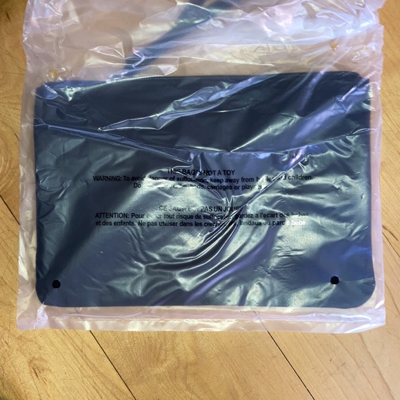 New with tag Victoria’s Secret tote w/ make a bag - Picture 5 of 7